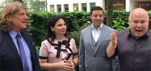 Wahlroos a OneCoin legjobban keresőivel és a tulajdonossal Thaiföldön.